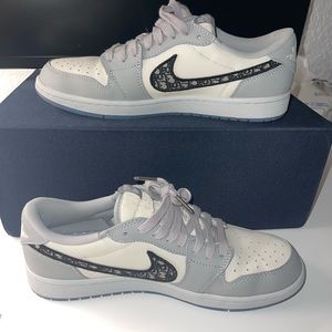Size 9.5 - Dior x Air Jordan 1 Low